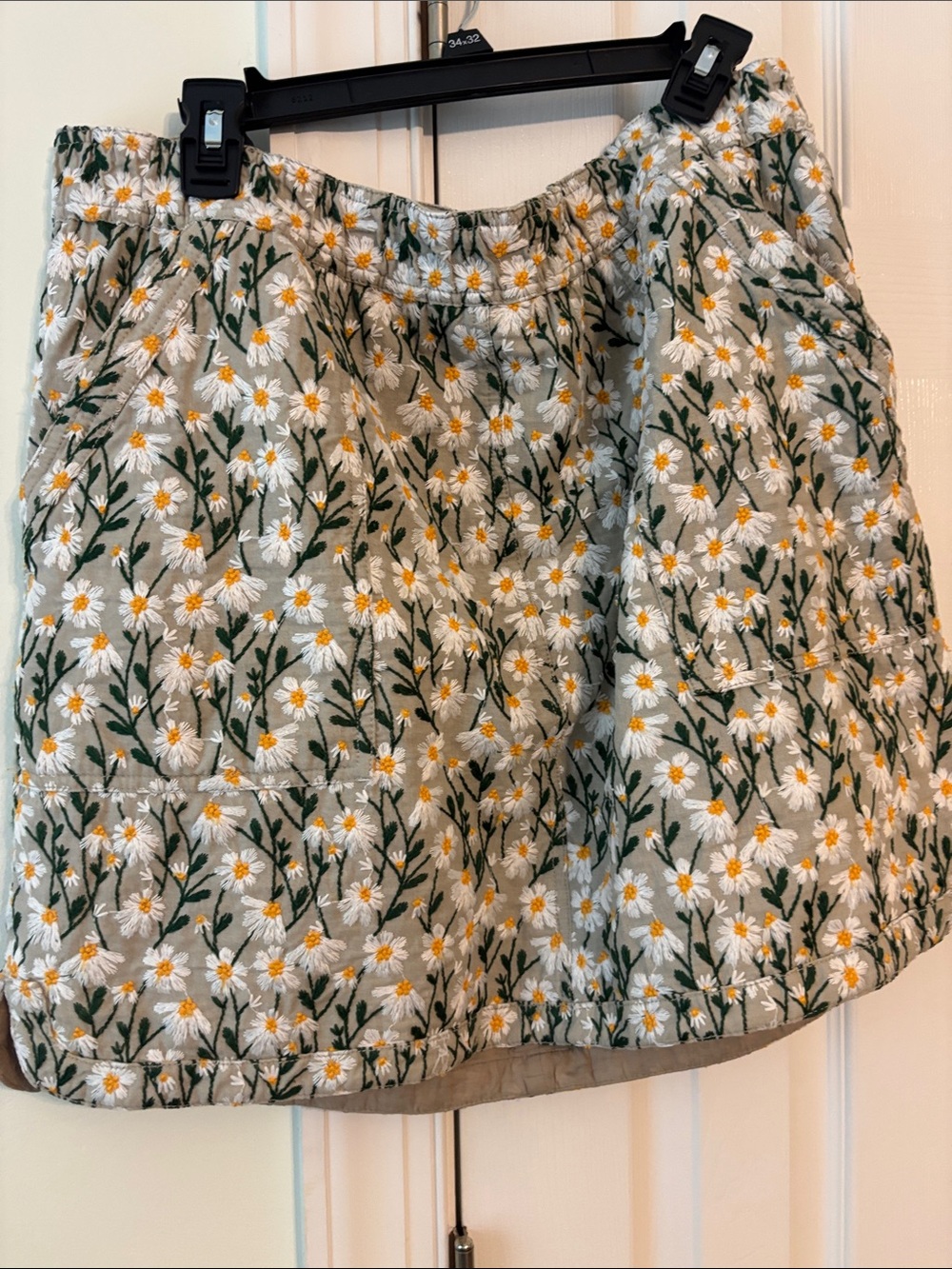 Embroidered mini skirt